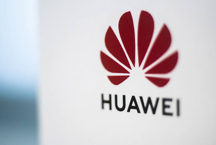 目前性價比最高的五g華為手機是哪款？